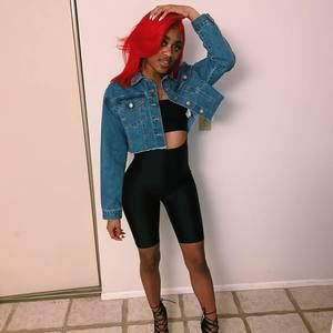 Meet your Posher, Nia